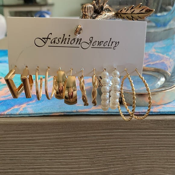 6/$8 Gold Tone Hoop Earrings NEW - Picture 2 of 14
